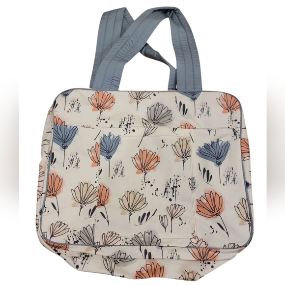 Thirty-One Voyager Tote 15"H, 17.75"L, 8"D - Picture 1 of 1